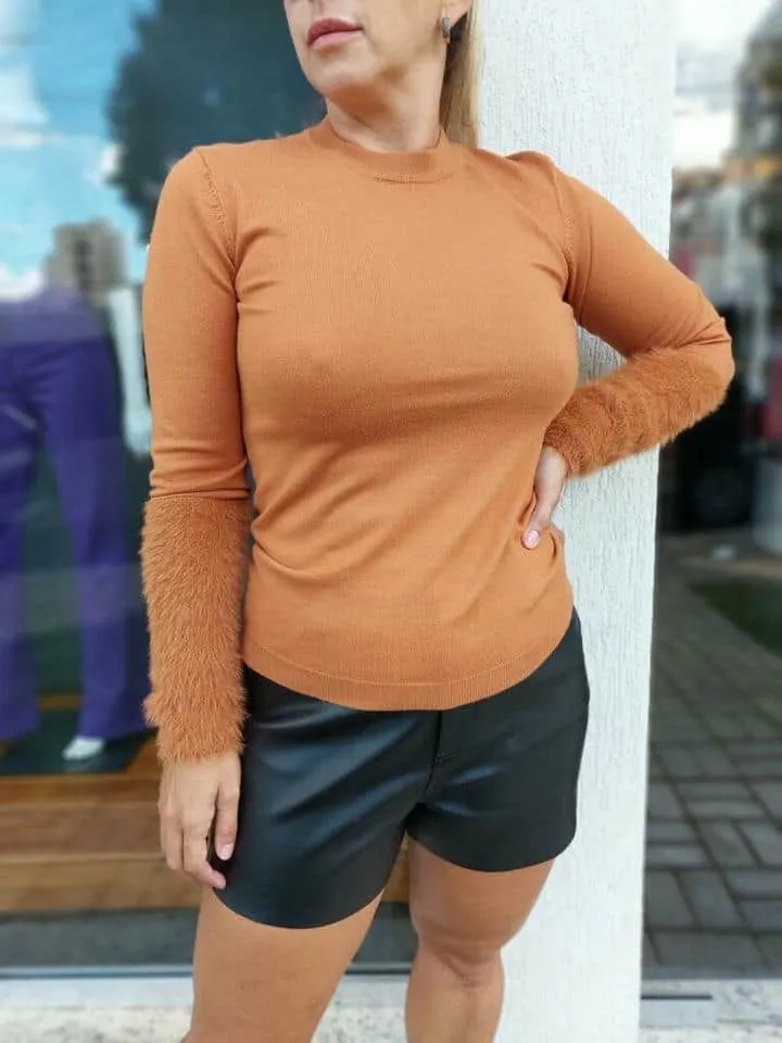 Blusa De Tricot Barra Manga Pelinho - Imagem 2