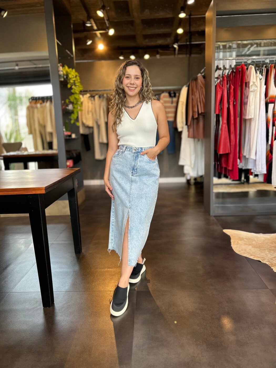 Saia Midi Jeans Fenda Frontal