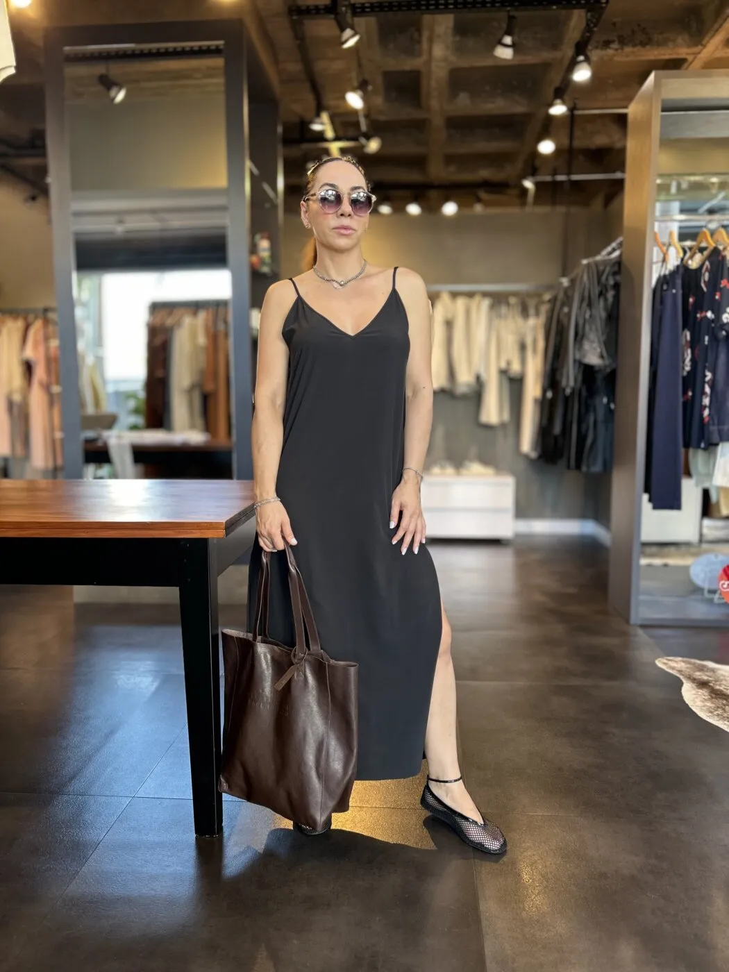Vestido Midi Alcas Superlight Preto